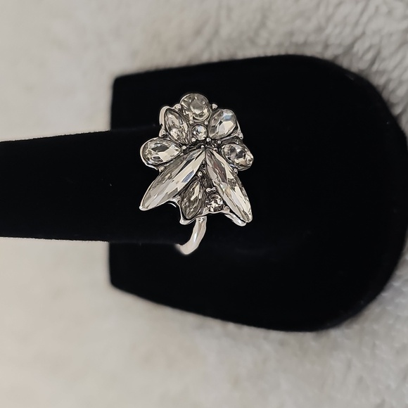 NWT Nordstrom Rack Art Deco Crystal Cocktail Ring Clear Rhodium Size 7 & 8 - Picture 8 of 9